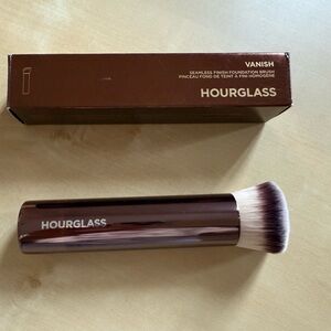 Hourglass Vanish Seamless Finish Foundation Brush. NEW!